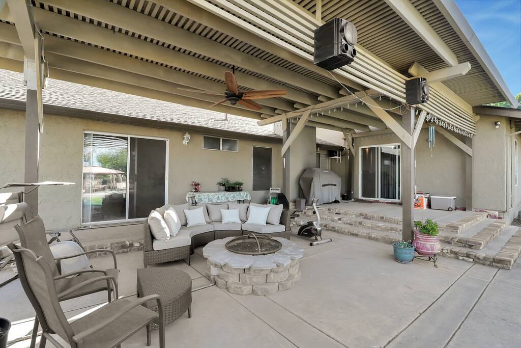 Outdoor Lounge